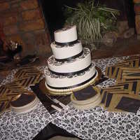 Topsy Turvey Paisley Buttercreme with paisley piping