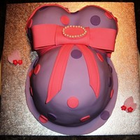 Baby Shower My first attempt with this type of cake and I've made a few (hopefully little) mistakes! It's a vanilla sponge with frosting and...