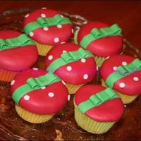 Fly Agaric And Simple Cupcakes With Bow For these Cupcakes I was inspired by the Bow-Cupcakes of Planet Cake. I like the fly agaric look!