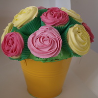 Cupcake Bouquet Vanilla cupcakes with buttercream icing. This was definately the easiest and stressfree cake i've made. 15 cupcakes stuck onto a half...