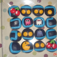 Pac Man Cupcakes My first go of cupcakes with fondant icing!