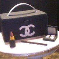 Chanel Cosmetic Case Chanel cake for display. All accents made out of gumpaste.