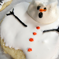 Melting Snowman... Oh No! These are so cute, I just had to try them, my daughter and my husband loved them, thanks to Cake Central for the inspiration!