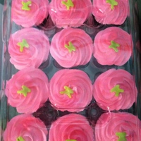 Cupcakes Buttercream Icing with rolled buttercream letter "k"