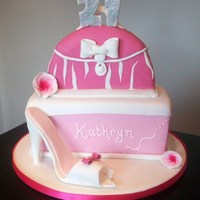 Shoe Box And Handbag This is a cake i was asked to make for someones 21st birthday - pink was her favorite colour and mum wanted lots of pink! this was my first...
