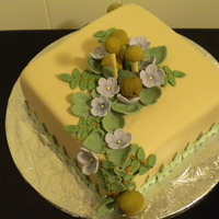 Woodland Cake This is a cake that I made in a "Fondant/Gumpaste Class" that features ferns, acorns and mushrooms.