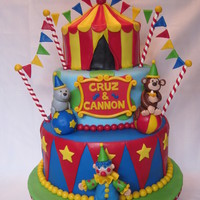 Circus What fun this cake was! All decorations and figures are make of marshmallow fondant.