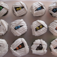Mummy Cupcakes 