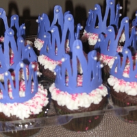 Princess Tiara Cupcakes I made the tiaras by melting almond bark and using candy coloring of purple. Then I piped the tiara pattern onto strips of parchment paper...