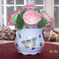 Cupcake Bouquet Still working on perfecting my cupcake bouquets. I do like these vases. Think I'll go get more! I haven't come up with an idea I...