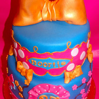 Pip Style And Big Golden Bow All fondant.