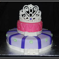Tiara Caka Inspiration from a cake posted by brea1026. First tiera cake, many thanks to Dennysse for sharing your template :)