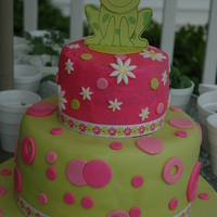 Happy Birthday Baby G! Made for my nieces first bday, top is smash cake decorated in butter cream with fondant decorations. Bottom is all fondant! TFL!