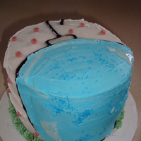 Blue Orniment This is a neighbor christmas cake with a giant blue orniment on it. It makes me happy