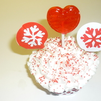 I Love You Two Cupcake I made 38 of these for my daughter's cheerleading team for Valentine's. It was a labour of love indeed.