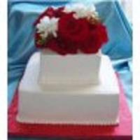 Square Wedding Cakes White square wedding cake from http://www.eweddingcake.com