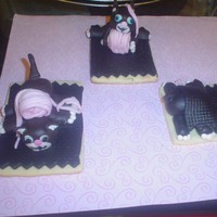 Cats And Yarn :-) NFSC, textured fondant carpet, fondant yarn, and choc. fondant cats. tfl.