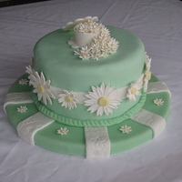 Hat Cake With Daisies My final cake for the Wilton cake decorating course IV.