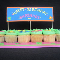 Easy Kids Cupcakes Homemade fondant flowers make these absolutely adorable. :)