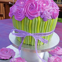 Giant Cup giant cupcake and ltttle cupcakes going down with butter cream roses