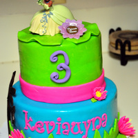 Princess And The Frog 3rd Birthday Cake. 8" double layer and 6" double layer vanilla with buttercream and MMF.