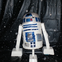 R2 D2 Cake for Star Wars-themed birthday party