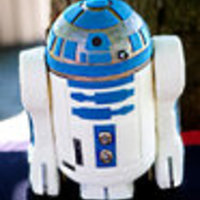 R2D2 First cake requiring sturdy construction (thanks to Sugar_N_Spice_Cakes for the picture tips). Picture taken by Essence of the Soul...