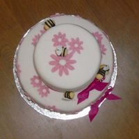 Spring Cake top part of the bee cake