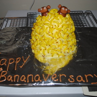 Happy Bananaversary! I made this cake for my cousin's 12th anniversary....they are very funny people so I wanted to do something to make them laugh. MMF...