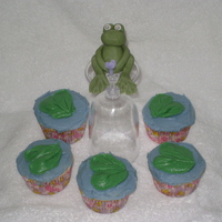 Frog & Lilly Pad Cupcakes Fondant frog, butter cream icing lilly pads. My 2 year old thought it was a nice way to use up leftover icing!!!