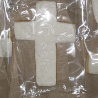 Communion Cross Cookies I made these cookies for my friend's daughter's communion as favors. They have mmf and I used texture mat and painted them with...