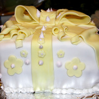 Bows this is my first fondant cake from the wilton course 3 fondant and tiered cakes classi putt little dots of a light shade of pink...