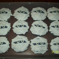 Mummy Cupcakes Made these for my daughters class party. They were studying ancient egypt. I got this idea from wilton.com They are chocolate cupcakes with...