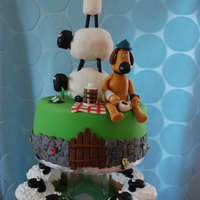 Shaun The Sheep Cake With Cupcakes Shaun the Sheep is a favorite of my sister so what else could I make for er birthday but a Shaun the Sheep cake, complete with a pyramid of...