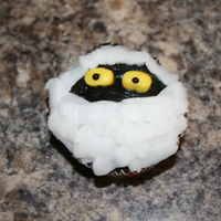 I Want My Mummy! Fun with Halloween cupcakes...