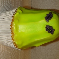 Aliens! Fun cupcakes for Cancer Society benefit