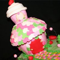 Strawberry Shortcake This is a Strawberry Shortcake cake ; ) it was super fun to do I used the larger wilton cupcake pan and the med cupcake pan to make this