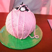 Kitten On Ball Of Wool This was one of my early attempts for my daughter's 2nd birthday. Kitten cake a la Debbie Brown.