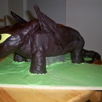 Toothless I was commissioned to make a birthday cake for a 5 yr old boy. He fell in love with Toothless from "How to Train Your Dragon" and...