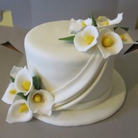 Small Calla Lily Cake This is a 6" round cake, covered with MMF and gum paste calla lilies.