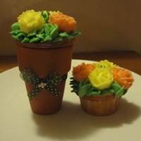 Cupcakes With Flowers Buttercream decorations.