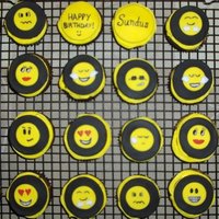 Bbm Emoticon Cupcakes My client wanted cupcakes with her favourite BBM emoticons.