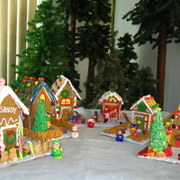 Gingerbread Village Gingerbread and Graham Cracker houses
