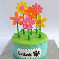 Flowers In The Grass! I made this cake for my neighbours, to thank them for taking care of our cat when we were in Berlin for a week. The tag says "thanks&...