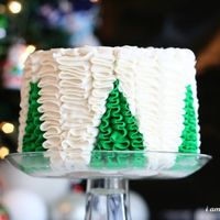 Christmas Tree Cake This cake has a pretty awesome surprise inside!