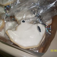 Vanilla Tea Pot Cookies These were made for a bridal shower that had a tea party theme. I saw a picture in a magazine where there was a ribbon attached to the...