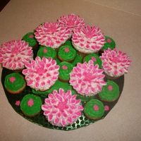 Flower Cupcakes! Vanilla cupcakes with marshmallow flower petals & mini cupcakes with buttercream icing