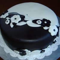 Black & White For a party I am going to tomorrow. I had left over black from the zebra stripes I did on yesterday's cake so I wanted to try this...