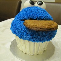 Giant Cookie Monster Cupcake 
