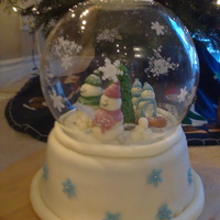 Snowman Family Snow Globe Cake This was a cake that I wanted to try so bad. It is such a cute idea. This was a gingerbread cake with maple icing, and all fondant...